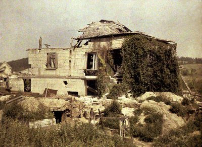 Das Bauernhaus Boevre in Trümmern, Soissons, Aisne, Frankreich, 1917 von Fernand Cuville